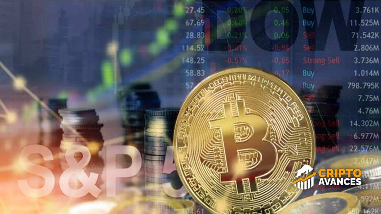 Bitcoin, Ethereum, XRP y Dogecoin pierden impulso mientras el S&P 500 marca máximos históricos y el VIX sube más del 6%, encendiendo señales de riesgo.